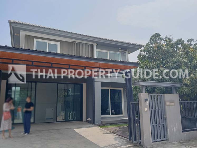 House with Shared Pool in Bangnatrad 